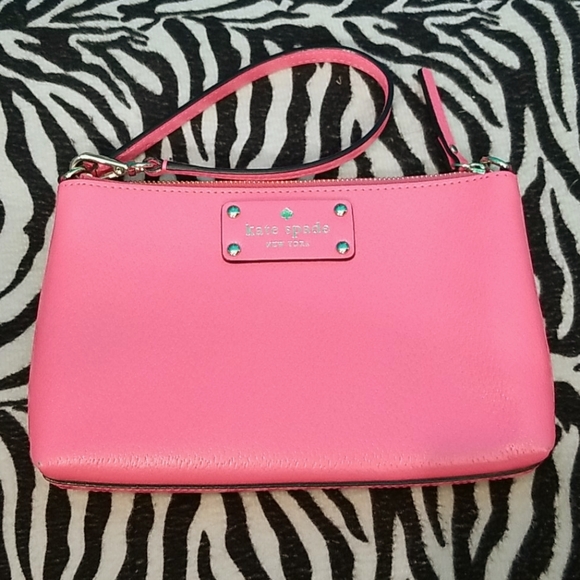kate spade Handbags - ♠️NWOT KATE SPADE♠️ WRISTLET